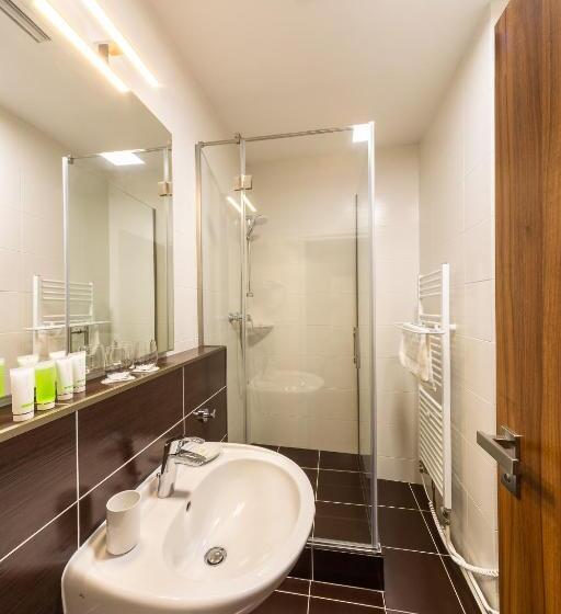 高级大房间, Bohemia Inn