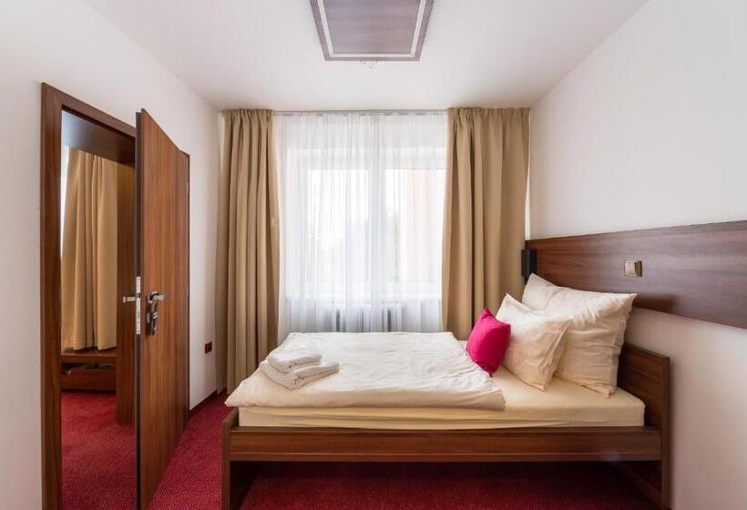 Номер Стандарт с Террасой, Bohemia Inn