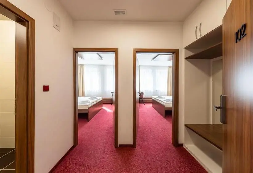 اتاق لوکس چهار تخته, Bohemia Inn