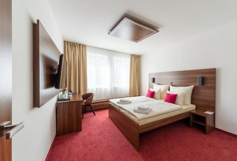 Четырехместный Номер Deluxe, Bohemia Inn