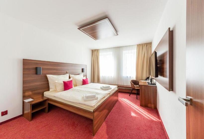 四人豪华间, Bohemia Inn