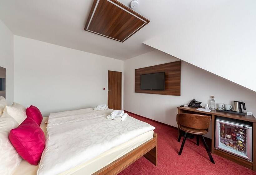 标准间, Bohemia Inn