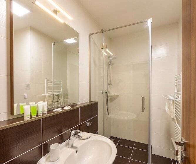 高级大房间, Bohemia Inn