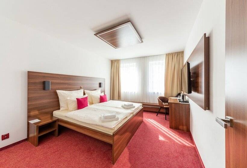 四人豪华间, Bohemia Inn