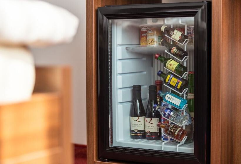 四人豪华间, Bohemia Inn