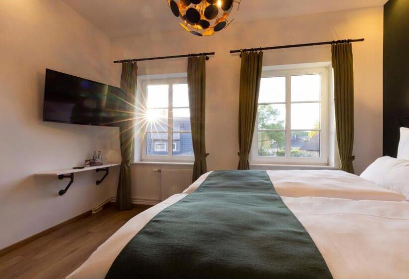 スタンダードルーム, Butz