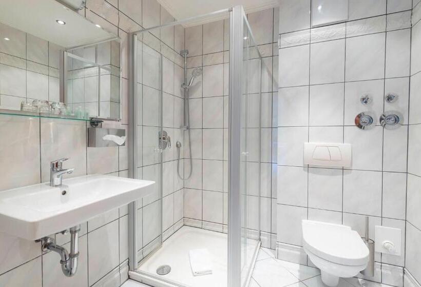 テラス付き1ベッドルームアパートメント, Butz