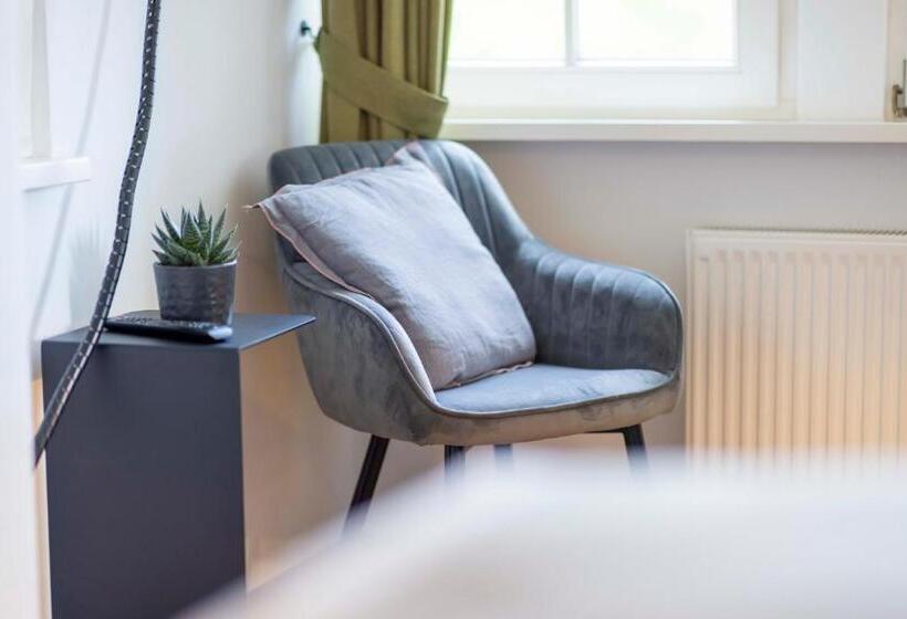 エコノミールーム, Butz