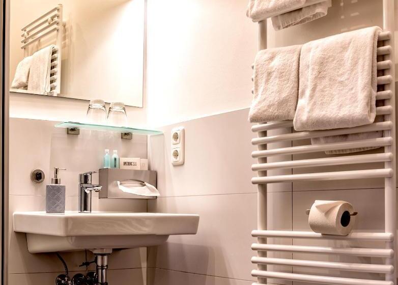 エコノミールーム, Butz