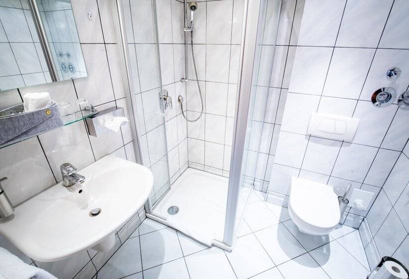 テラス付き1ベッドルームアパートメント, Butz