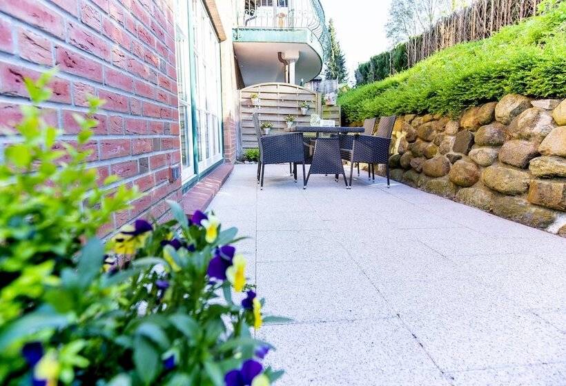 テラス付き1ベッドルームアパートメント, Butz