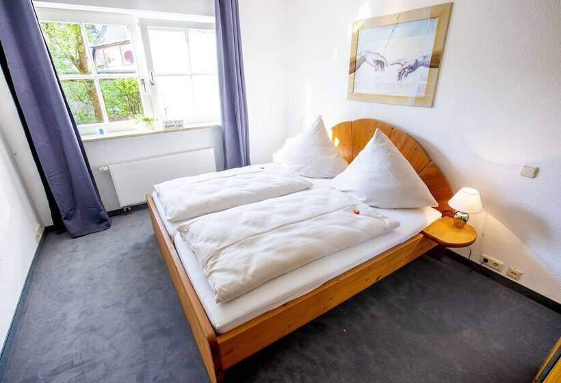 テラス付き1ベッドルームアパートメント, Butz