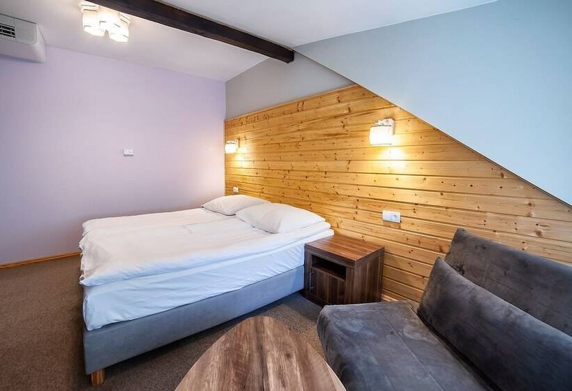 غرفة كومفورت, Dworek Wapionka