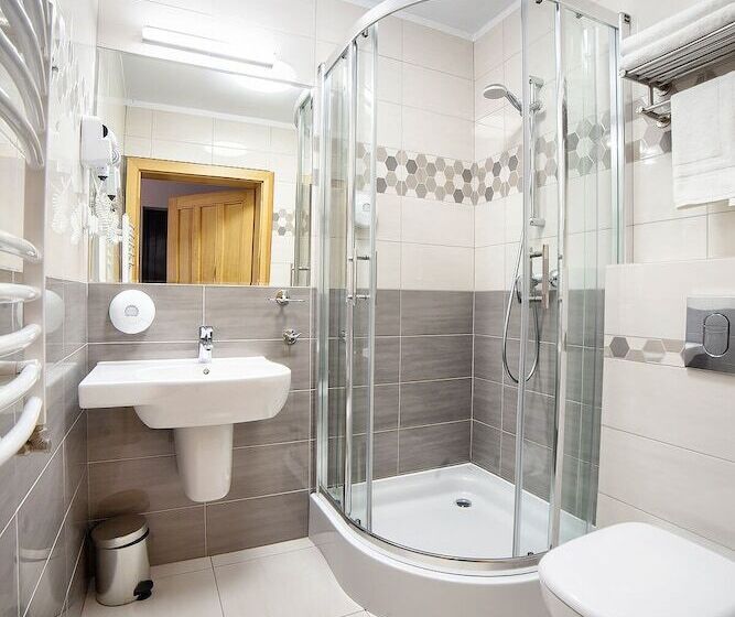 غرفة كومفورت, Dworek Wapionka