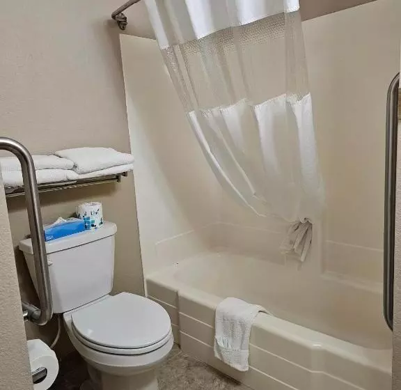 Standard-huone King-vuode, Crookston Inn & Convention Center