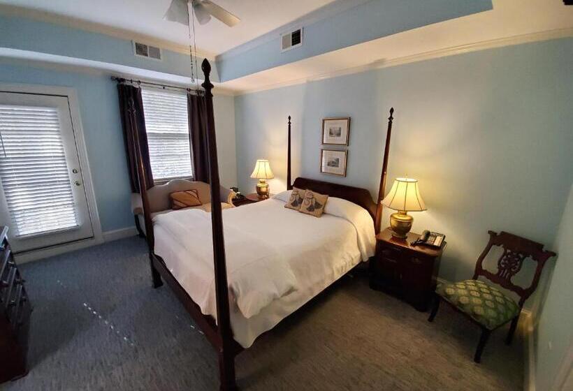 标准间带阳台, The Morehead Inn