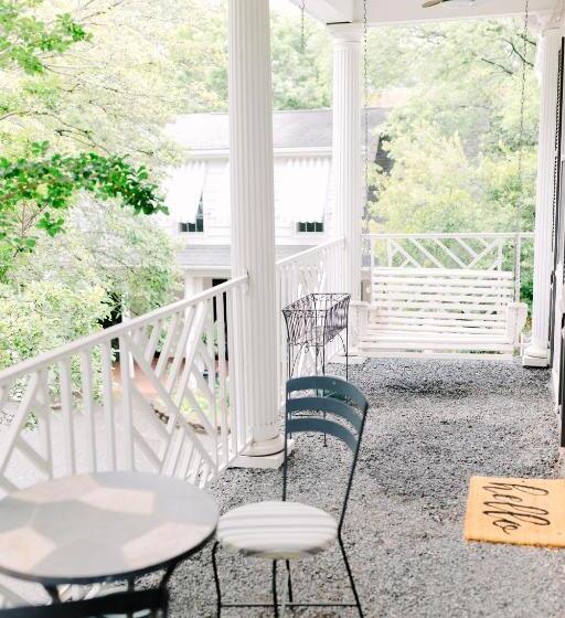 标准间带阳台, The Morehead Inn