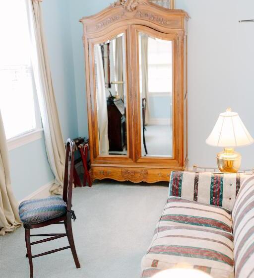 豪华房间, The Morehead Inn