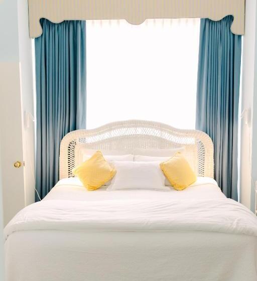 带大床的套房, The Morehead Inn