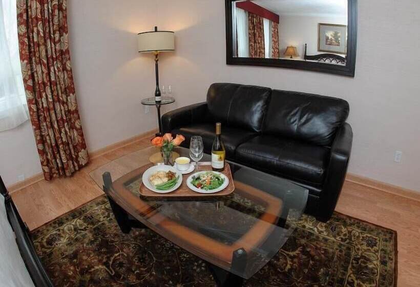 غرفة ديلوكس, Norwalk Inn & Conference Center