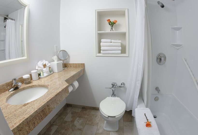 غرفة ديلوكس, Norwalk Inn & Conference Center