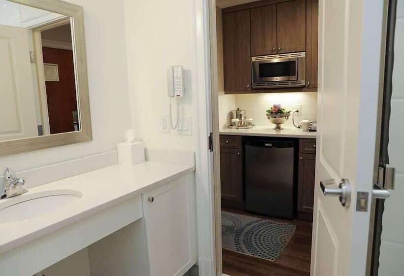 غرفة قياسية لذوى الاحتياجات الخاصة, Norwalk Inn & Conference Center