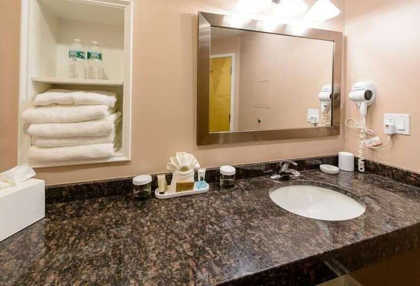 جناح, Norwalk Inn & Conference Center