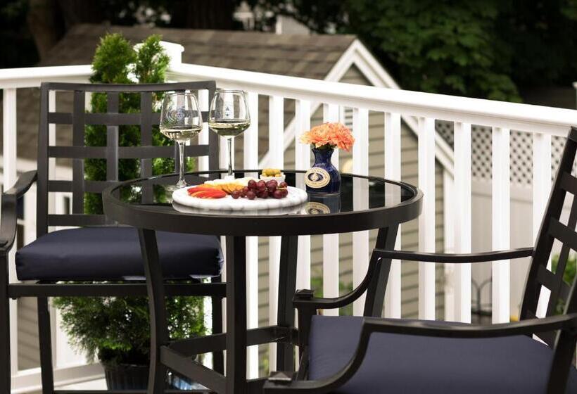 غرفة إقتصادية, Old Harbor Inn