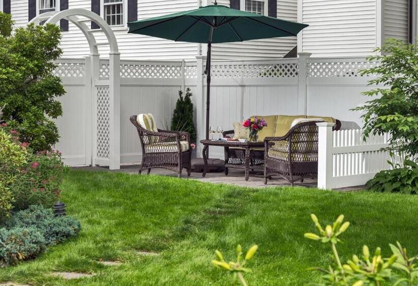 غرفة قياسية, Old Harbor Inn