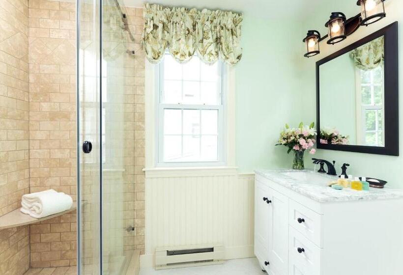 غرفة ديلوكس سرير كينج, Old Harbor Inn