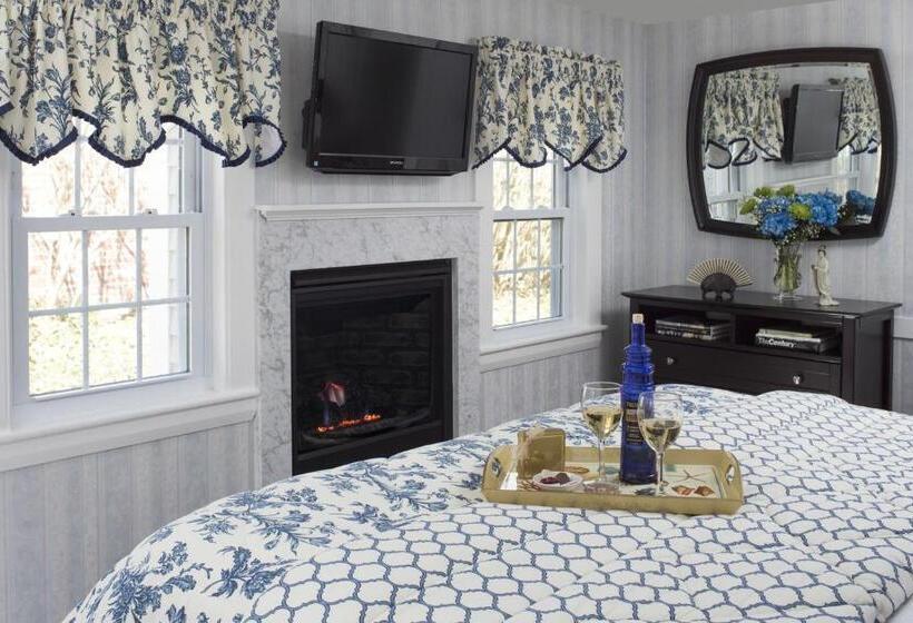 جناح سرير كينج, Old Harbor Inn