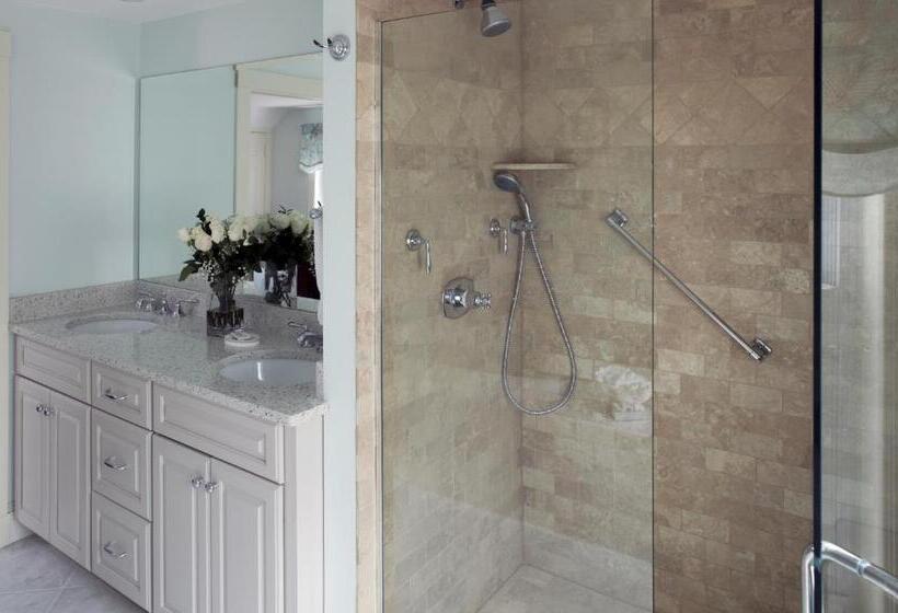 غرفة إدارية سرير كينج, Old Harbor Inn