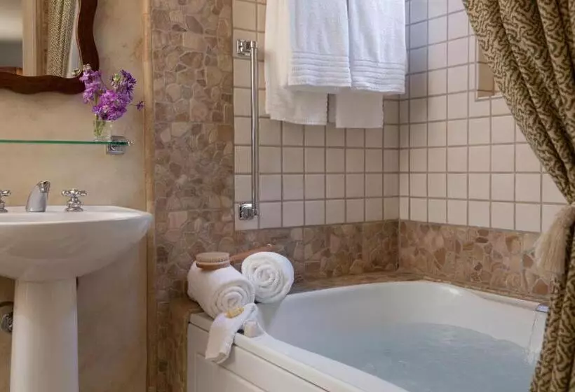 キングサイズベッドのデラックスルーム, Old Monterey Inn