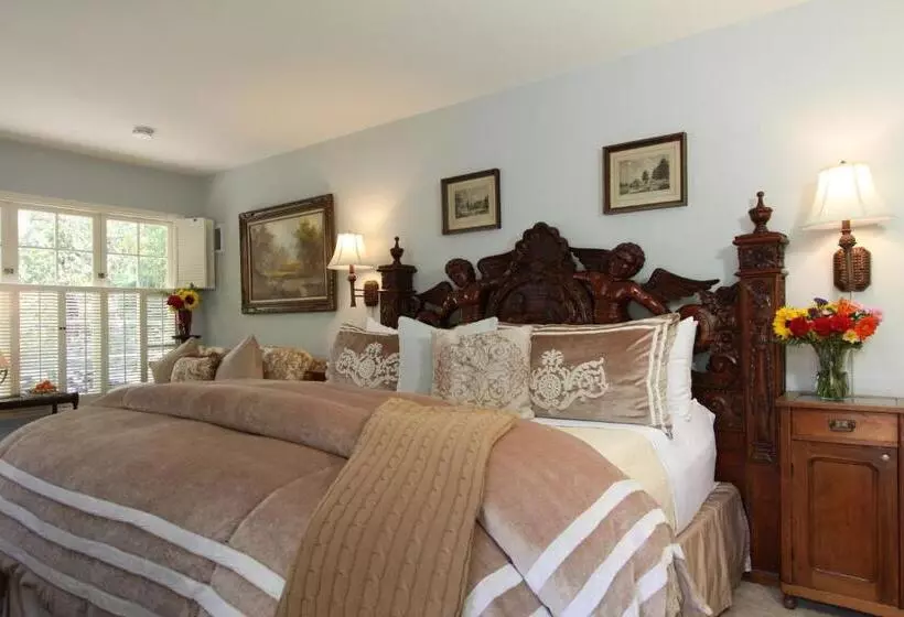 キングサイズベッドのデラックスルーム, Old Monterey Inn