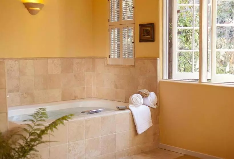 キングサイズベッドのデラックススイート, Old Monterey Inn