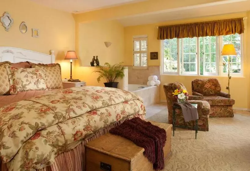 キングサイズベッドのデラックススイート, Old Monterey Inn