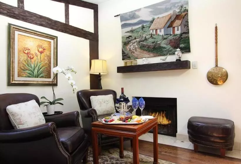１ベッドルームハウス, Old Monterey Inn