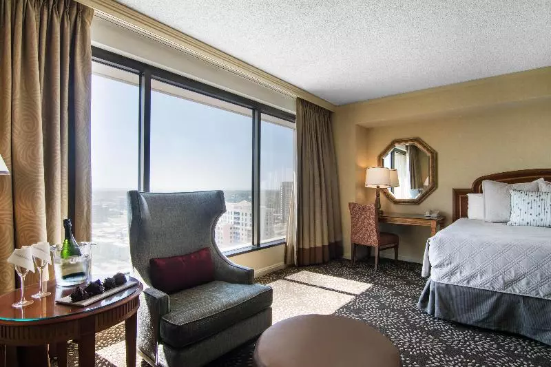 اتاق لوکس با تخت بزرگ, Omni Las Colinas