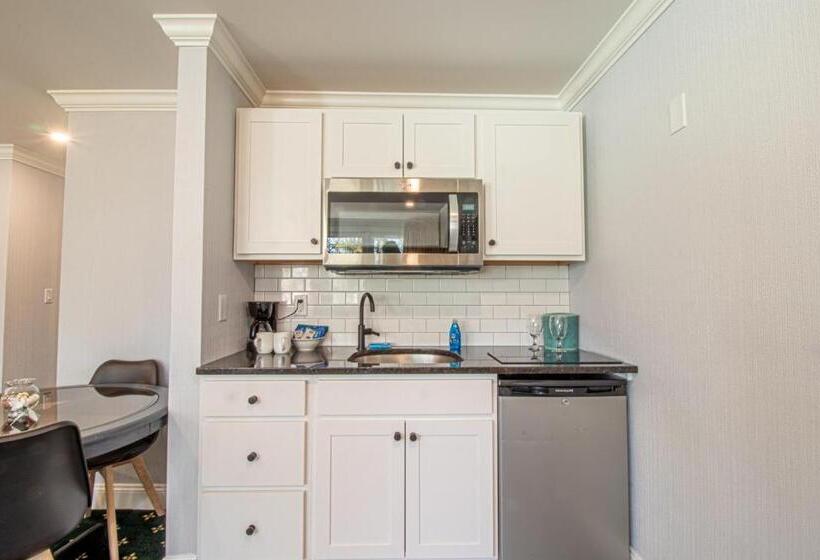 غرفة قياسية, The Niantic Inn