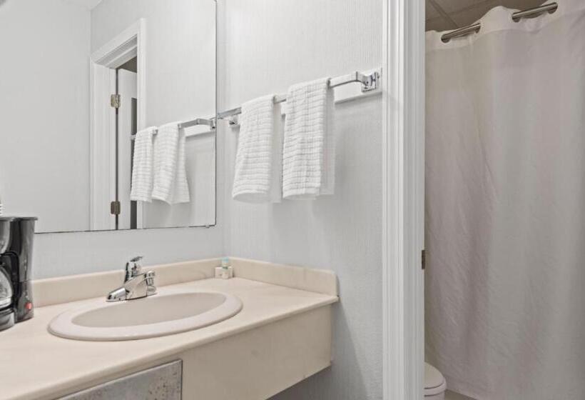 إستوديو ديلوكس, The Niantic Inn