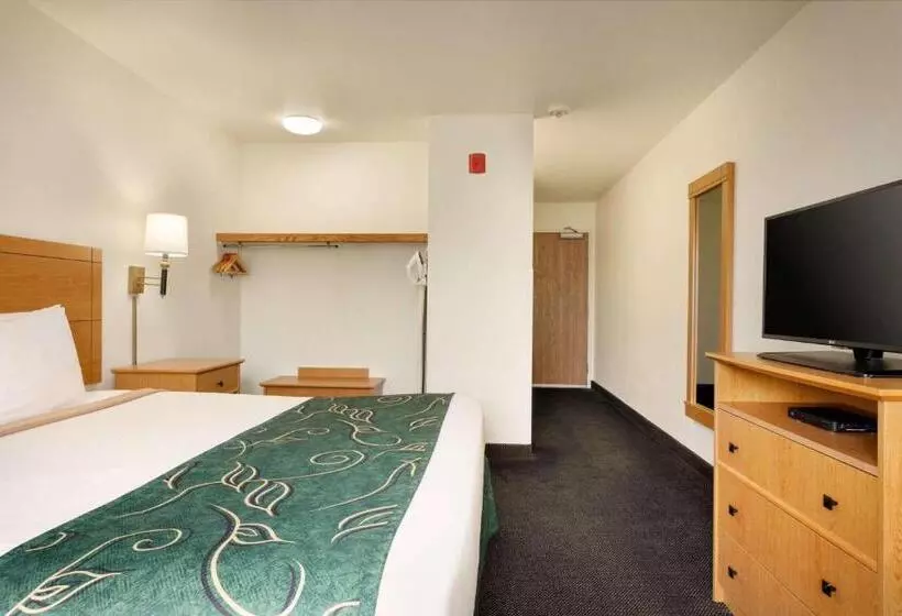 キングサイズベッドのスタンダードルーム, Travelodge By Wyndham Marysville