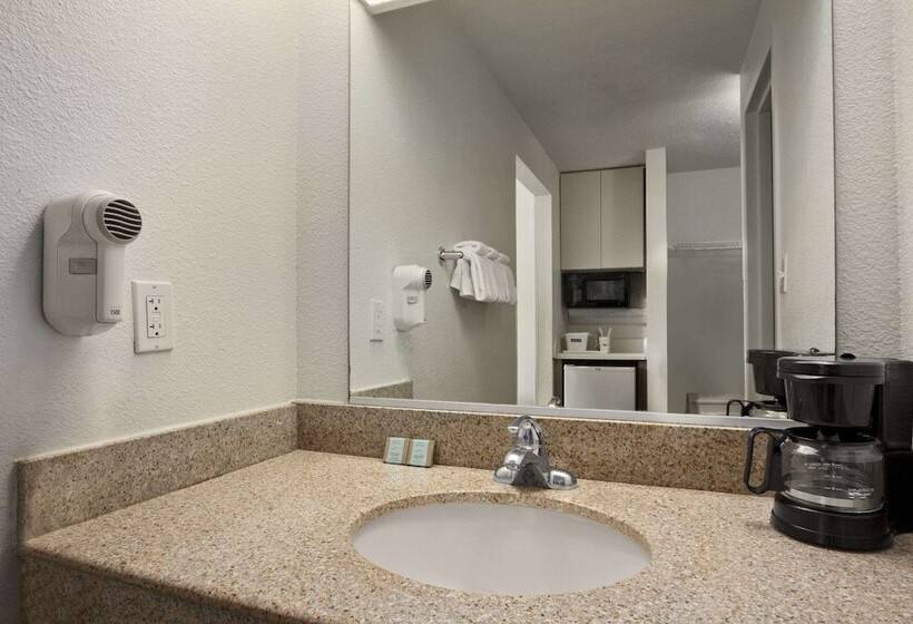 غرفه قياسيه سريرين مزدوجين, Travelodge By Wyndham Outer Banks/kill Devil Hills