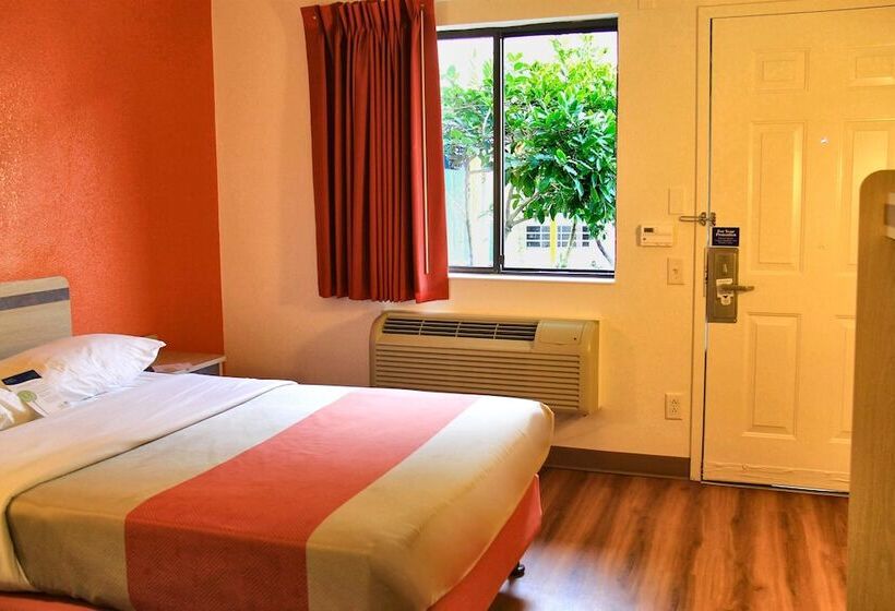 اتاق لوکس, Motel 6enfield, Ct  Hartford