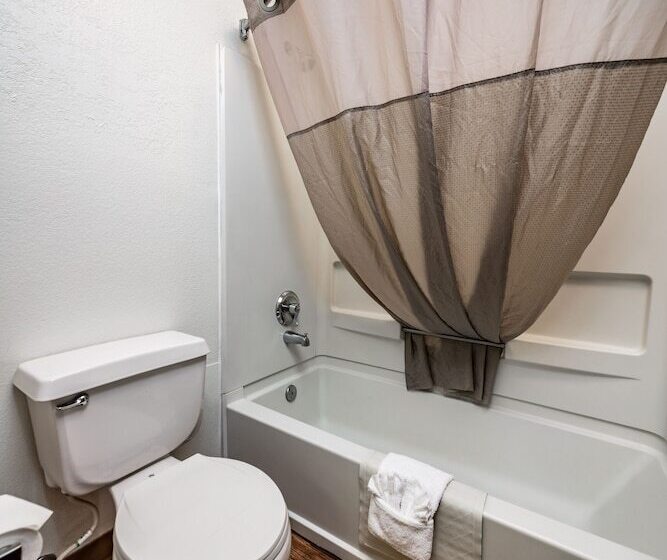 جناح, The Ellsworth Hotel, Ascend Hotel Collection