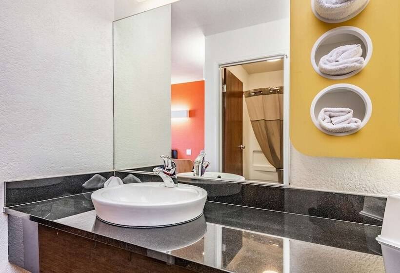 جناح, The Ellsworth Hotel, Ascend Hotel Collection