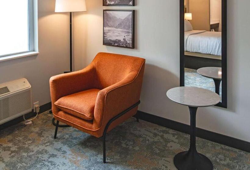 غرفة قياسية سرير كينج, The Ellsworth Hotel, Ascend Hotel Collection