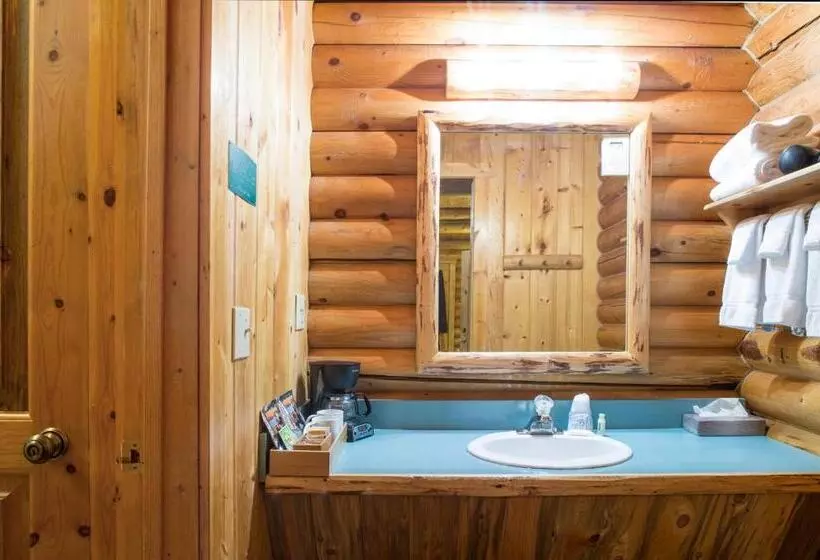 Suite Queen Bed, North Forty Resort