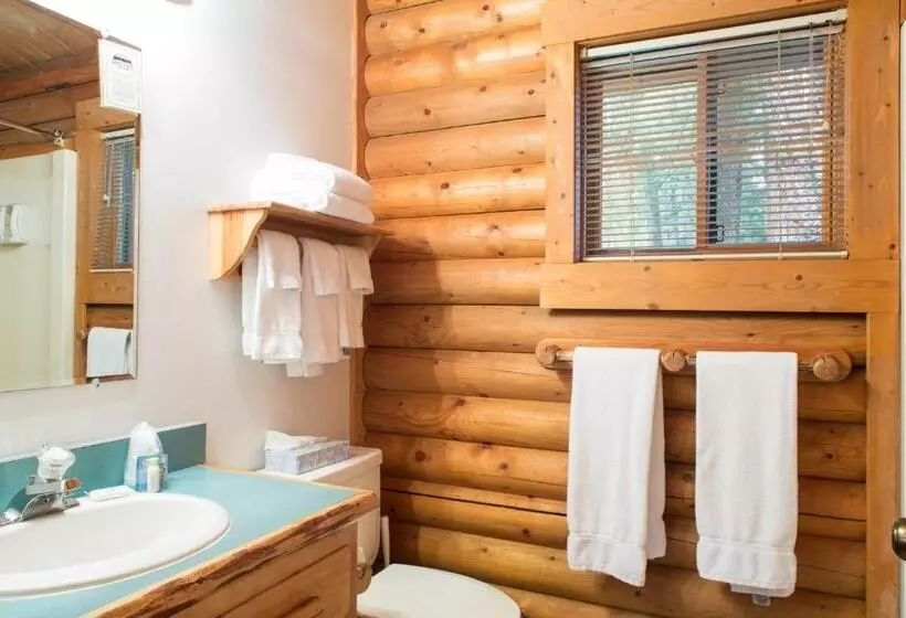 Suite Queen Bed, North Forty Resort