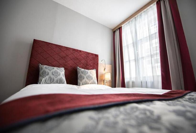 اتاق پریمیوم یک تخته, Elefant Family Business