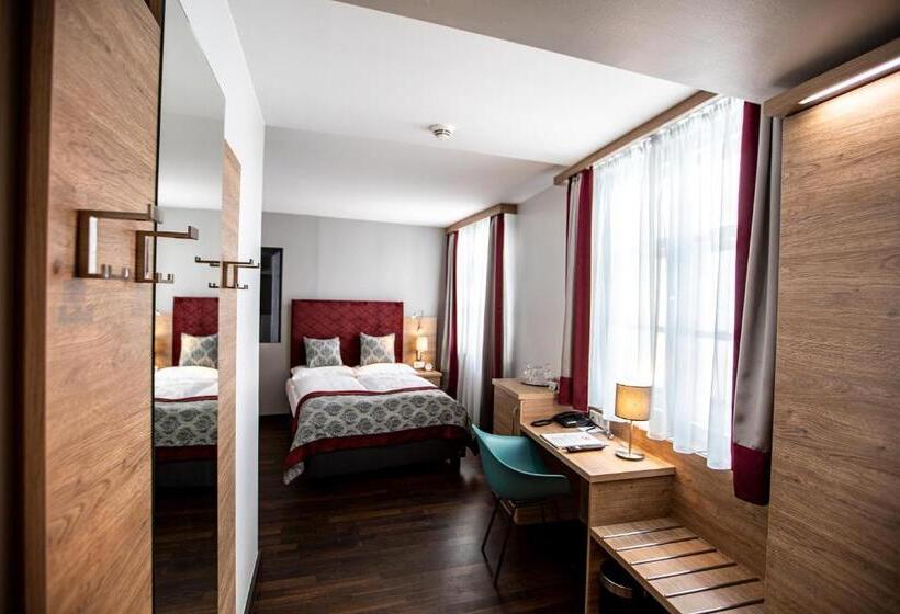 اتاق پریمیوم یک تخته, Elefant Family Business